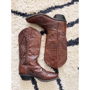 Tony Lama Men's 8.5 Cowboy boot, brown leather Vintage Pull on